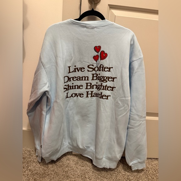 The Mayfair Group M/L Bear Fleece Graphic Sweatshirt. 🧸⚡️ - Picture 3 of 5